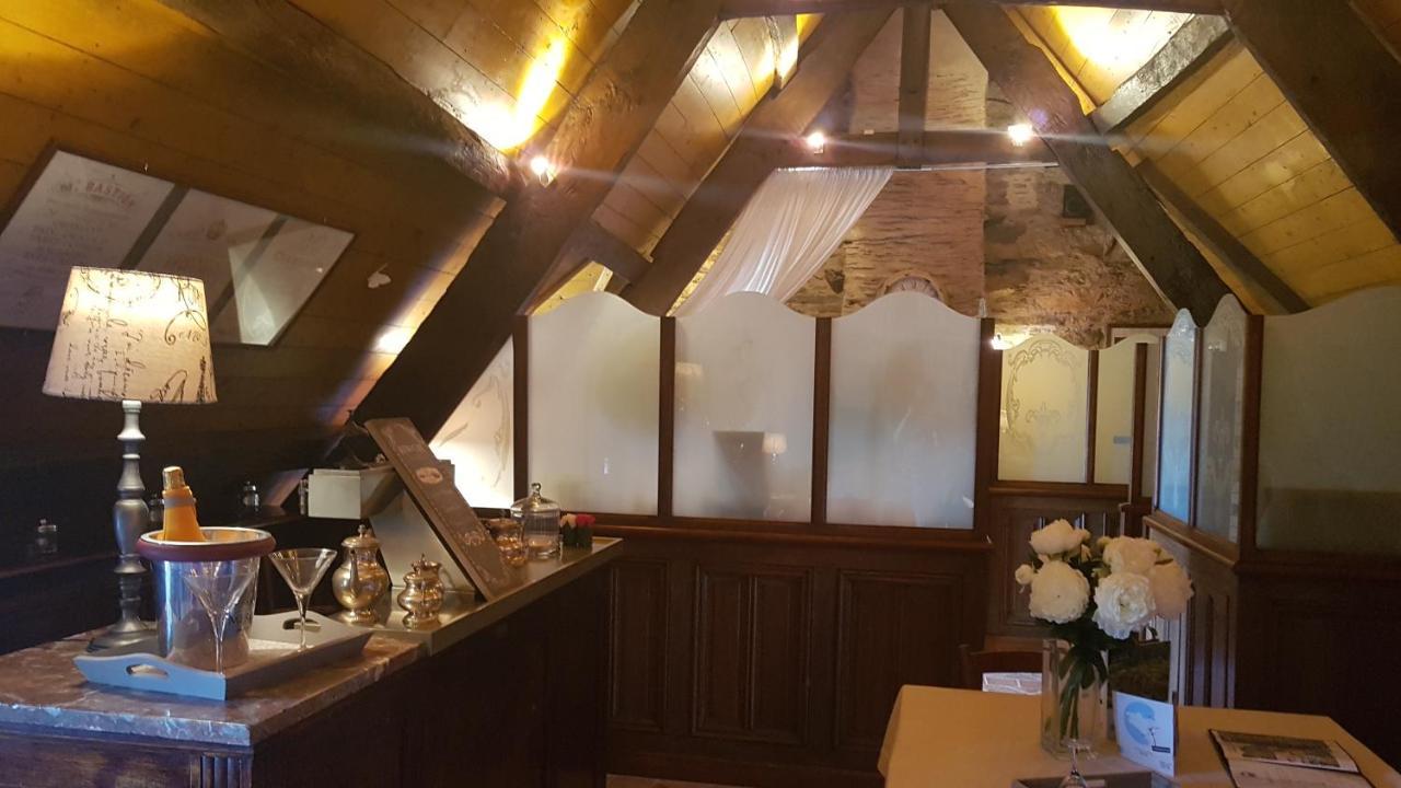 Le Cafe Du Village - Bar A Cocktails & A Ambiance Lohéac Εξωτερικό φωτογραφία