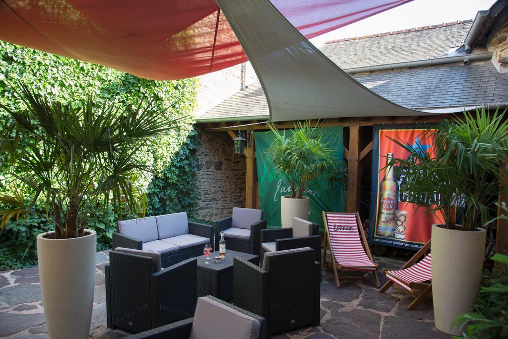 Le Cafe Du Village - Bar A Cocktails & A Ambiance Lohéac Εξωτερικό φωτογραφία